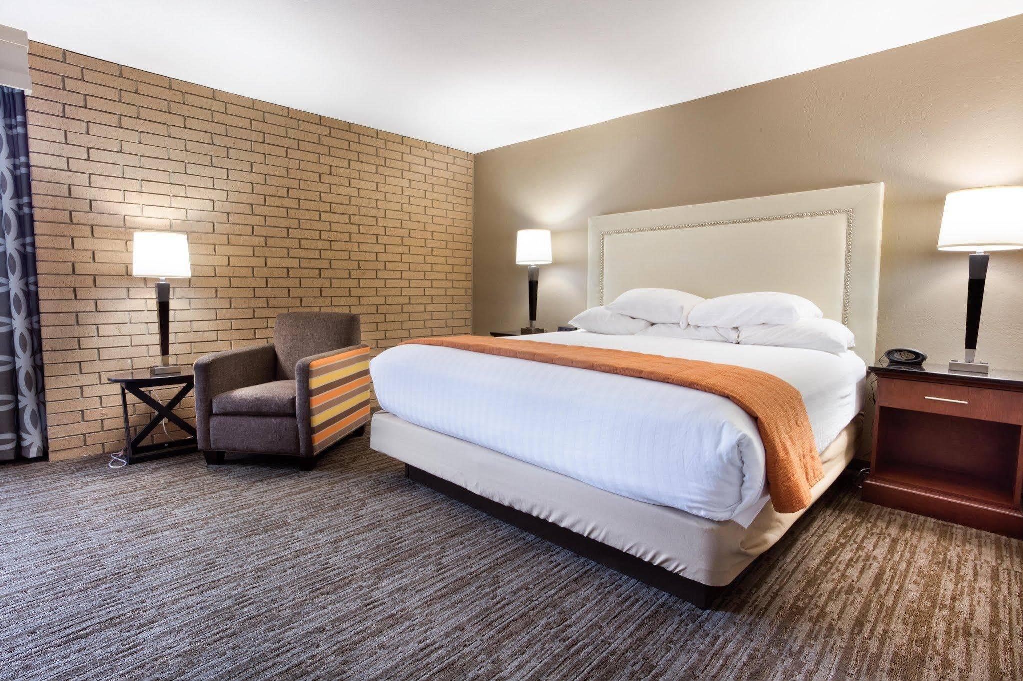 Drury Inn & Suites Kansas City Airport Екстериор снимка