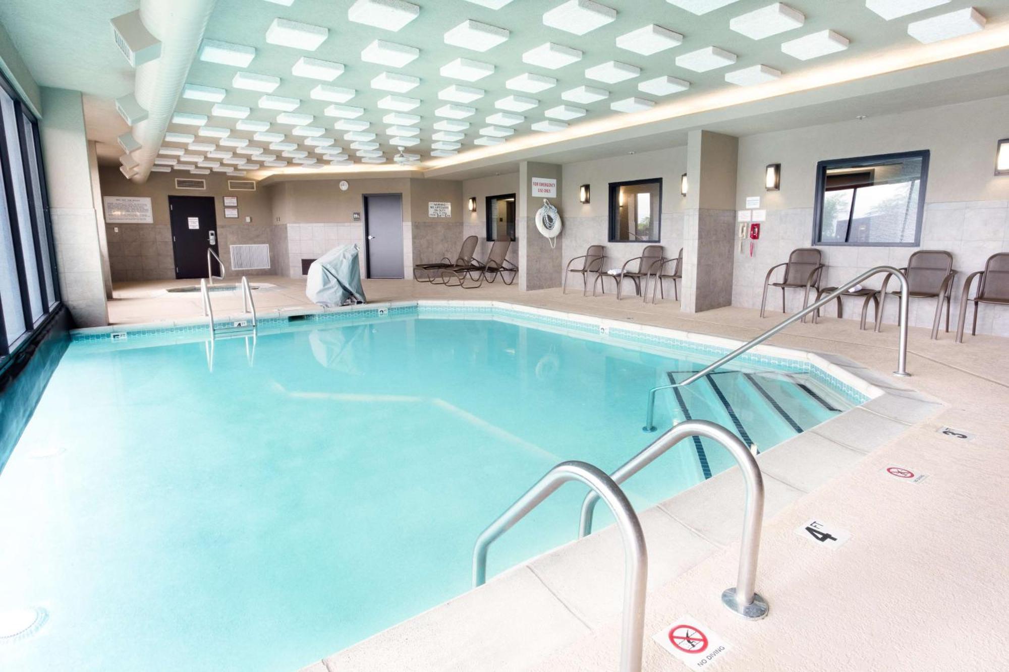 Drury Inn & Suites Kansas City Airport Екстериор снимка
