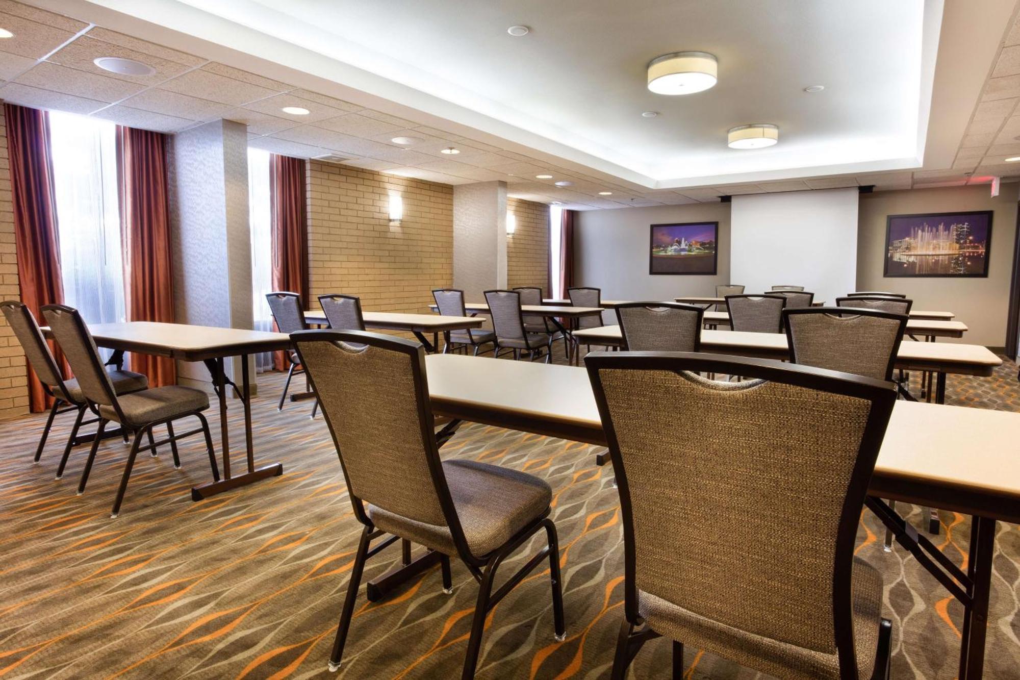 Drury Inn & Suites Kansas City Airport Екстериор снимка