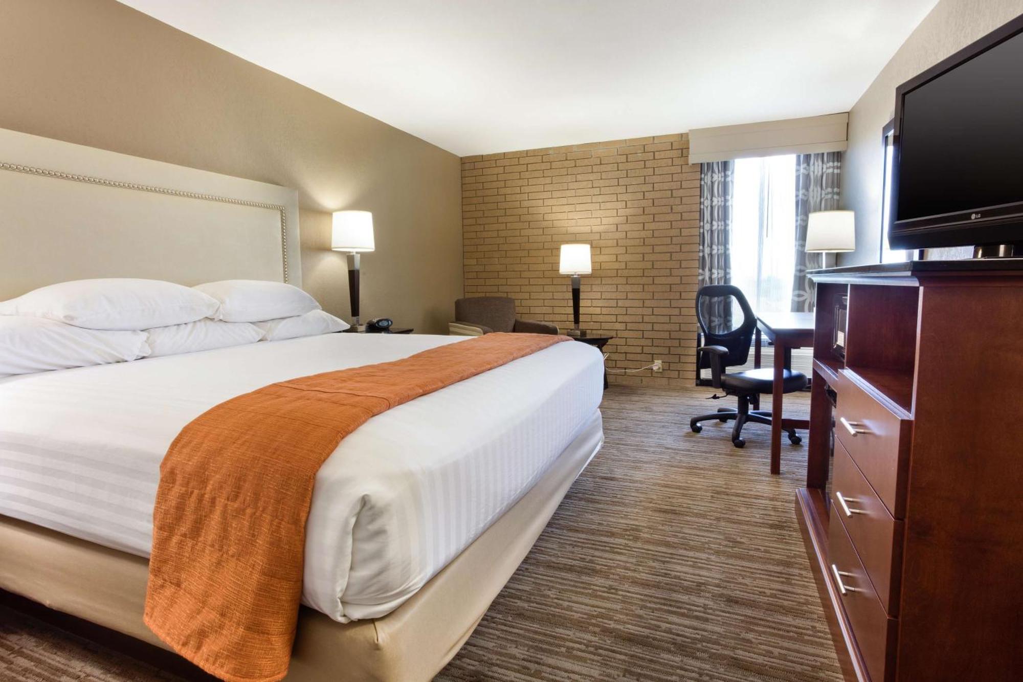 Drury Inn & Suites Kansas City Airport Екстериор снимка