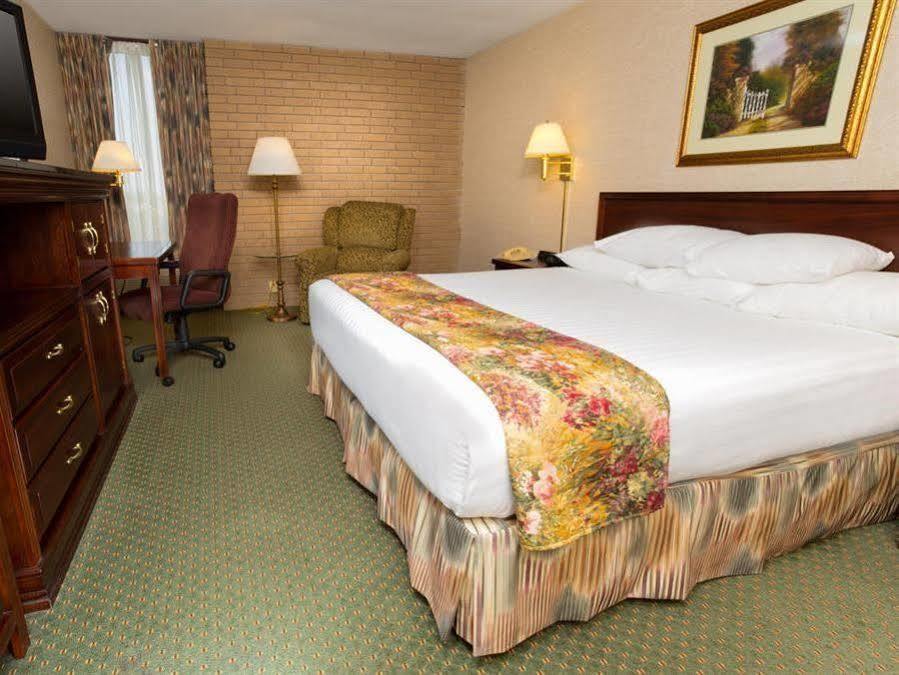 Drury Inn & Suites Kansas City Airport Екстериор снимка